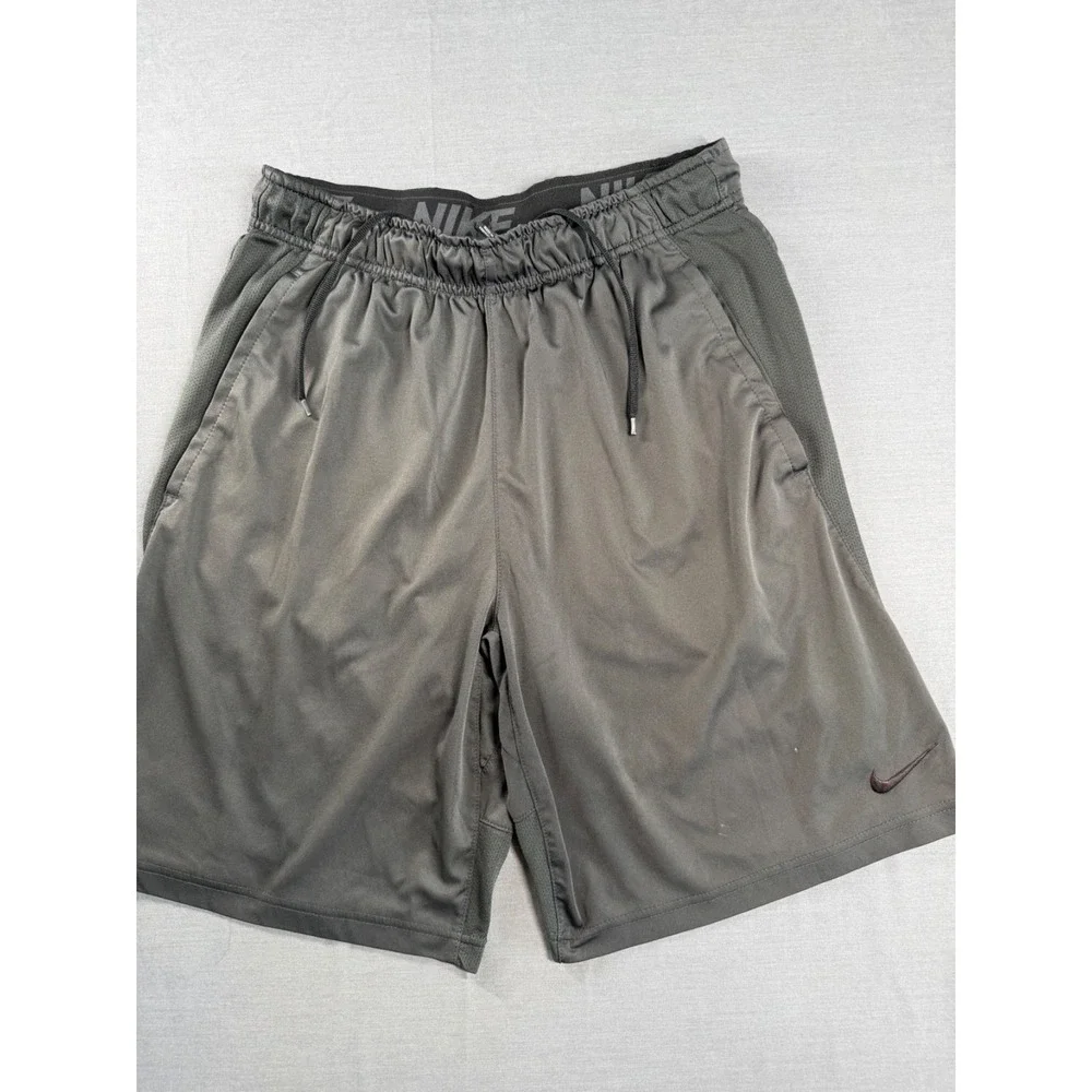 Nike Dri-FIT Mens Size M Hybrid Training Shorts Grey Athletic Pocket Drawstring